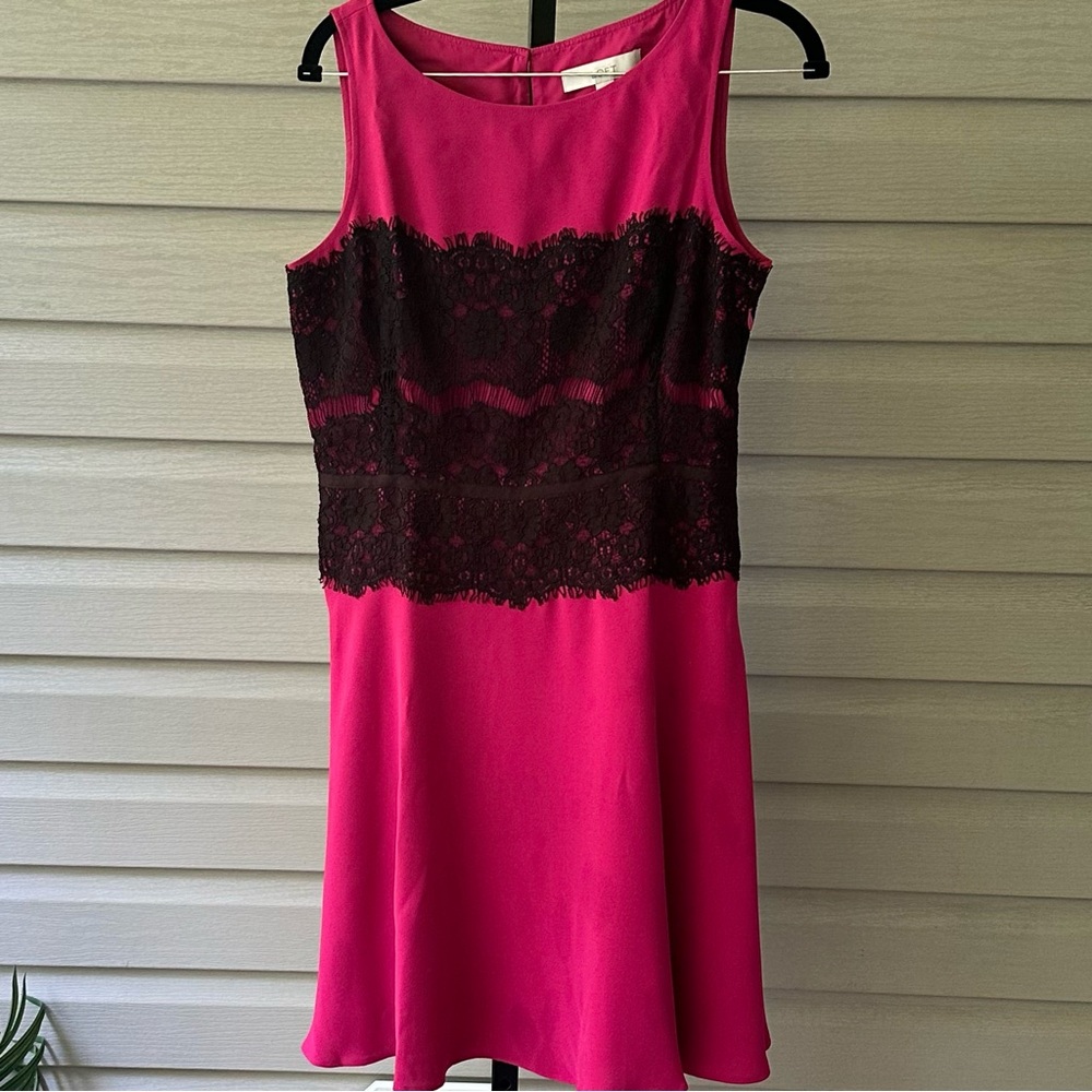 LOFT Fushia Sleeveless Swing Dress with Lace Bodice Size 6 NWOT